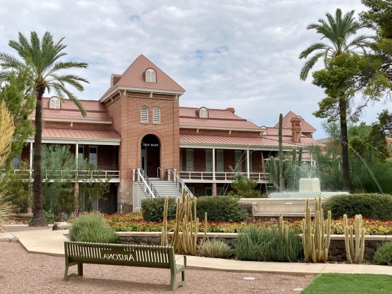 Picture of Old Main on UArizona campus