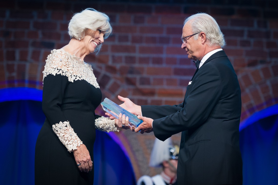 Joan Rose receiving the Water Prize