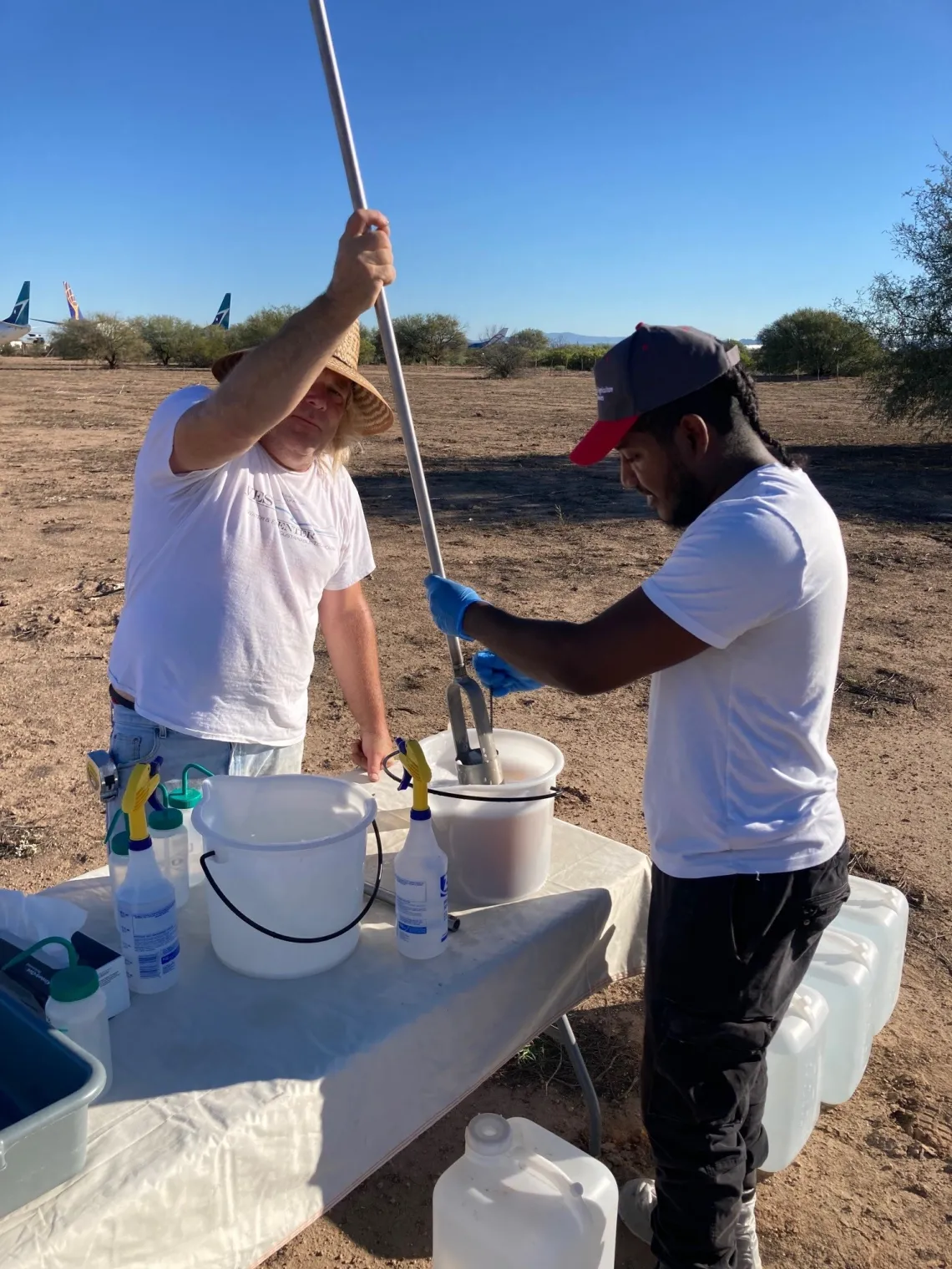 Decontaminating auger